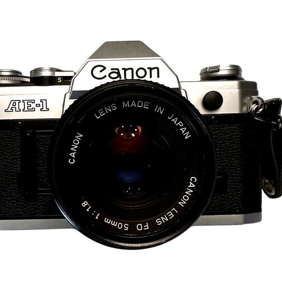 Canon AE-1 SLR Film Camera + Canon FD 50 mm 1:18 Lens + Speedlite 188A Flash - Picture 1 of 8